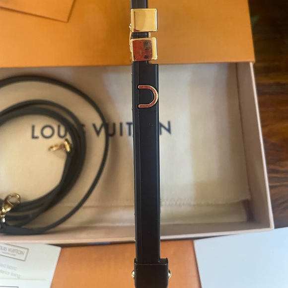 BRAND NEW LOUIS VUITTON EYE TRUNK WITH STRAP IPHONE X/XS (RARE ORIG.MONOGRAM) - Picture 5 of 8